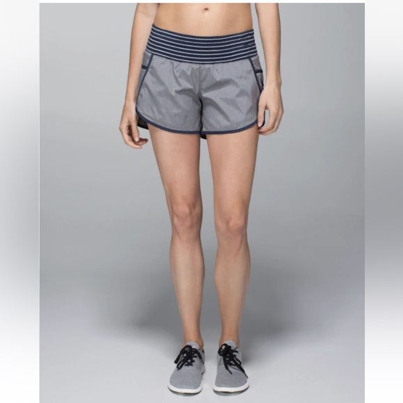 lululemon athletica Pants - lululemon athletica Run Tracker
Short 4-way Sz 6 Slate Grey
Inkwell‎ Stripe Blue